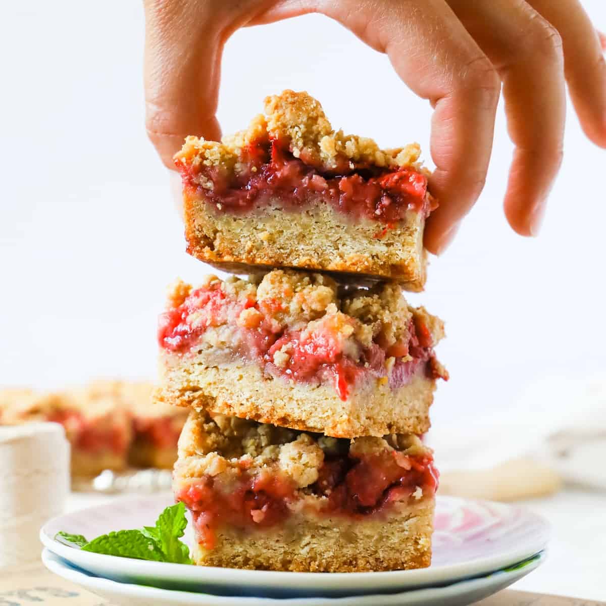 Petit Porcini – Easy Strawberry Crumble Bars (no oats)
